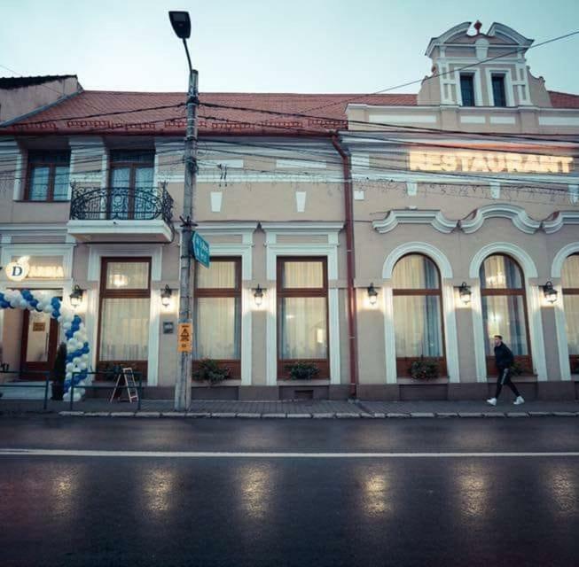 Hotel Darina Tarnaveni Tîrnăveni Exterior foto
